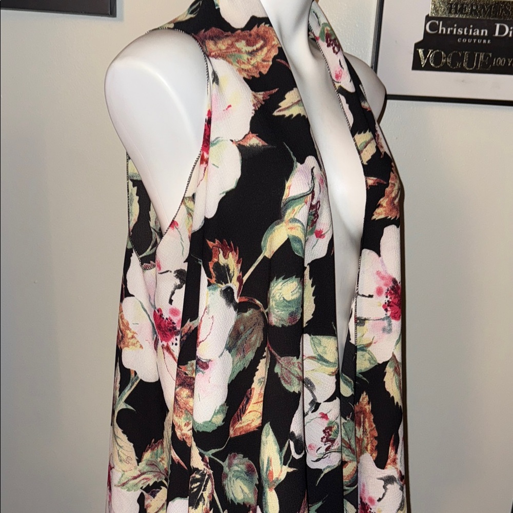 Black Floral Waterfall Vest - Picture 4 of 5